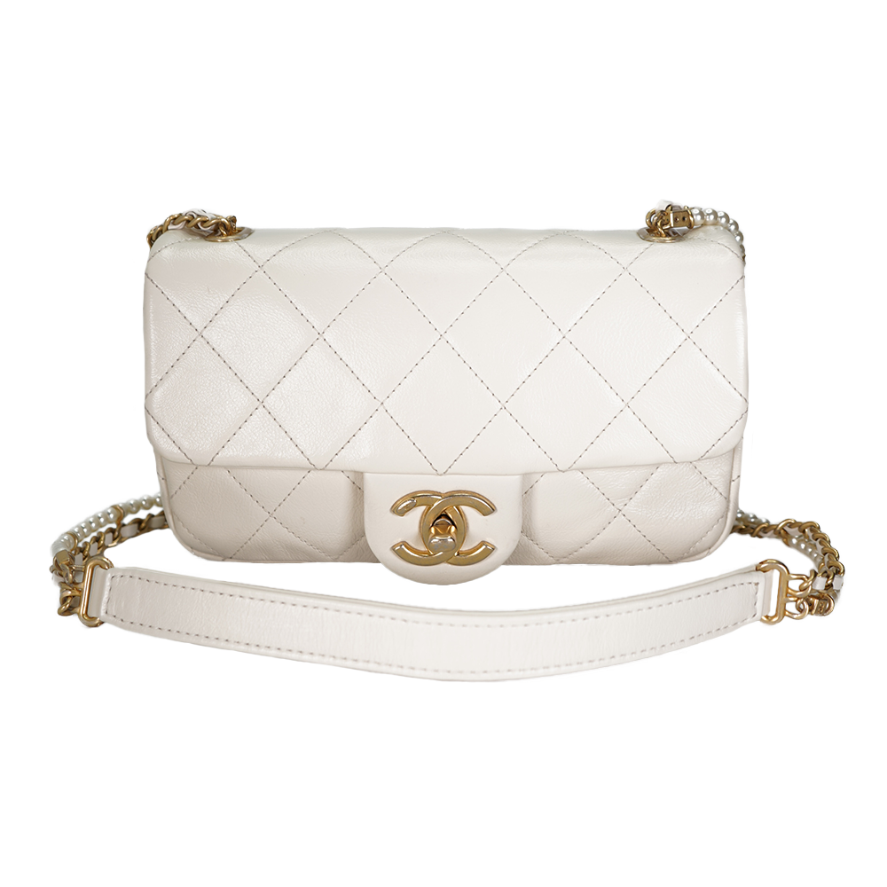 【超美品】CHANEL スモールバッグ　ホワイト　パール Chanel Calfskin Crystal And Pearl Small Chain Flap Bag Off White