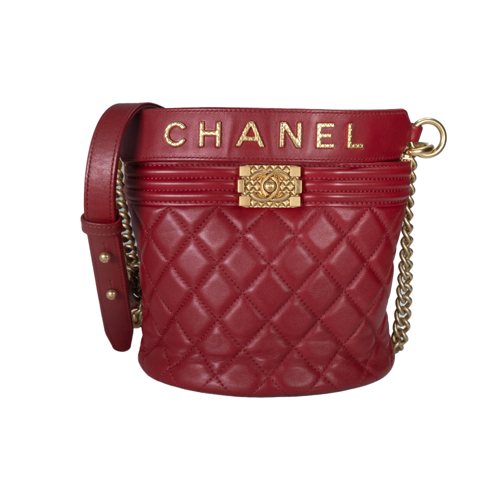 CHANEL 赤 キルティング バッグ Chanel Classic Double Flap In Burgundy Quilted Patent