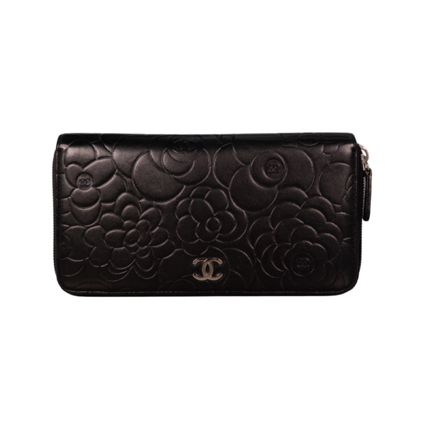 CHANEL Camelia Embossed 二つ折り Chanel Camelia Lambskin Bi-Fold Black Wallet